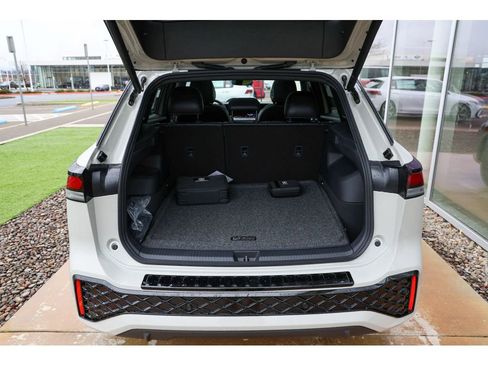 New 2026 Volkswagen Tiguan SE R-Line image 13