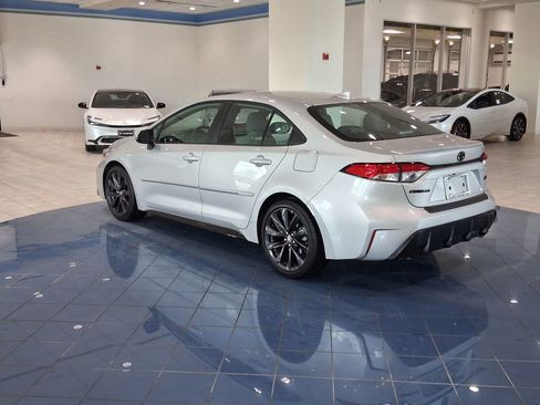 Used 2025 Toyota Corolla SE w/ SE Premium Package image 4