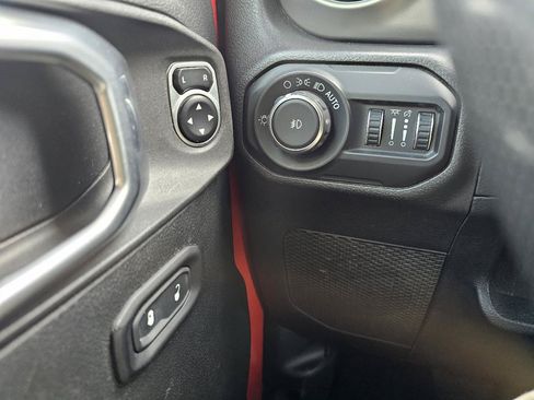 Used 2019 Jeep Wrangler Sport AWD/4WD image 32