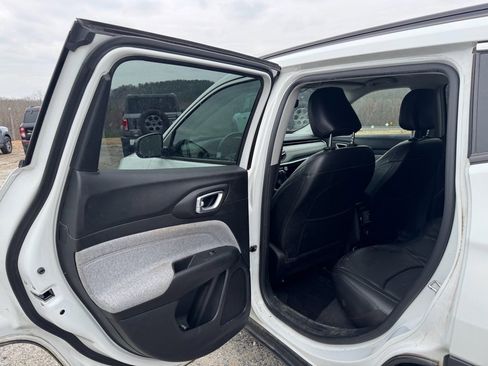 Used 2022 Jeep Compass Latitude image 12