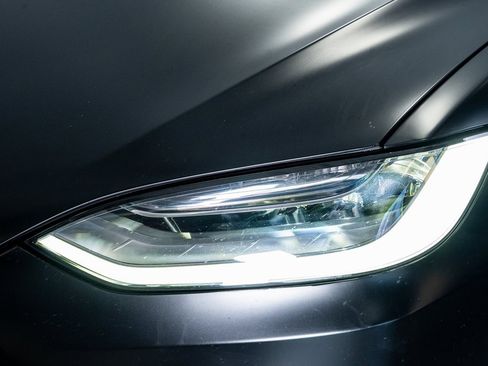 Used 2022 Tesla Model X Plaid image 13