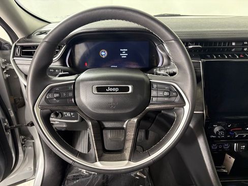 Used 2023 Jeep Grand Cherokee L Limited w/ Black Appearance Package AWD/4WD image 24