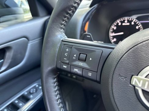 Used 2025 Nissan Pathfinder SV w/ SV Premium Package FWD image 14