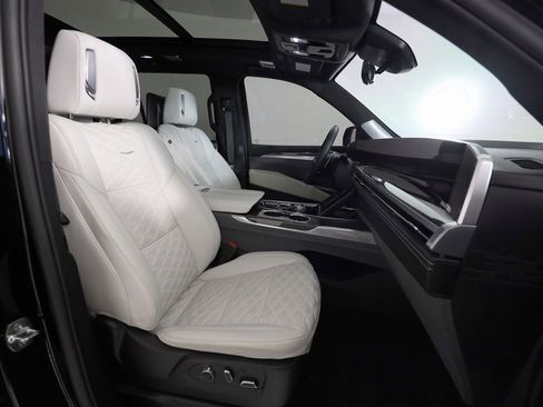 Used 2025 Cadillac Escalade V image 13