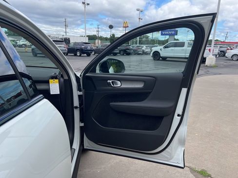 New 2026 Volvo XC40 B5 Plus w/ Protection Package Premier AWD/4WD image 33