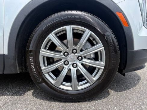 Used 2021 Cadillac XT4 Premium Luxury w/ Cold Weather Package FWD image 16