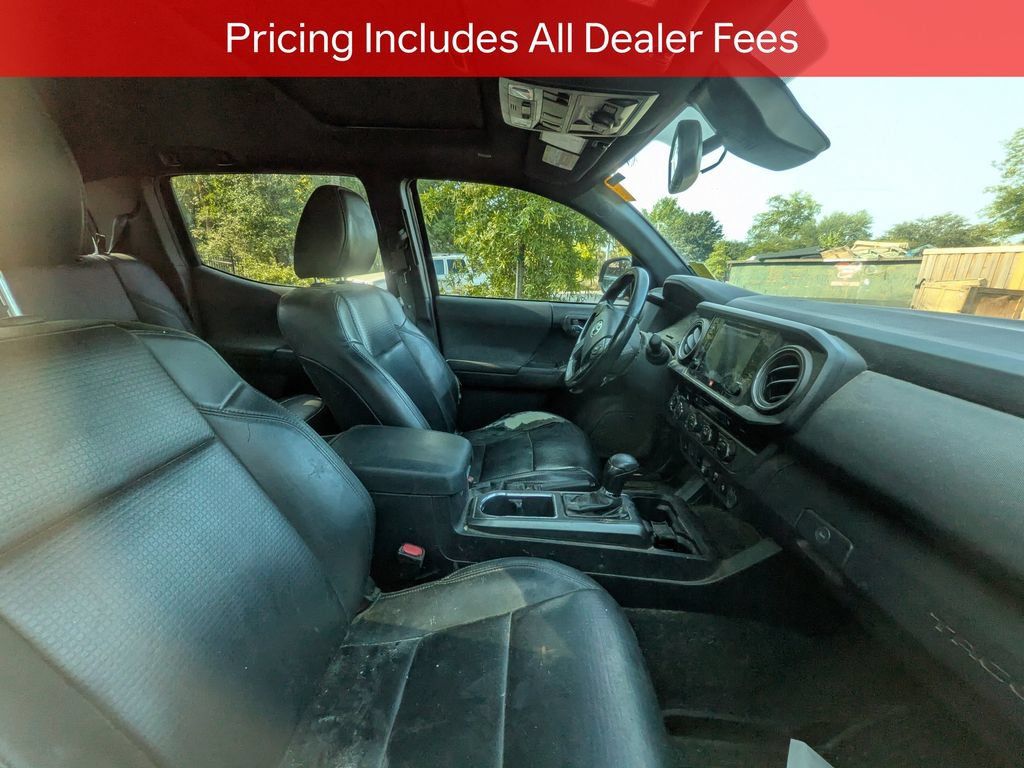 Used 2019 Toyota Tacoma TRD Off-Road AWD/4WD image 10