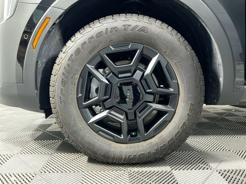 Certified 2025 Kia Sorento SX Prestige AWD/4WD image 11