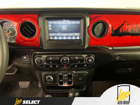 Used 2023 Jeep Gladiator Sport AWD/4WD image 25