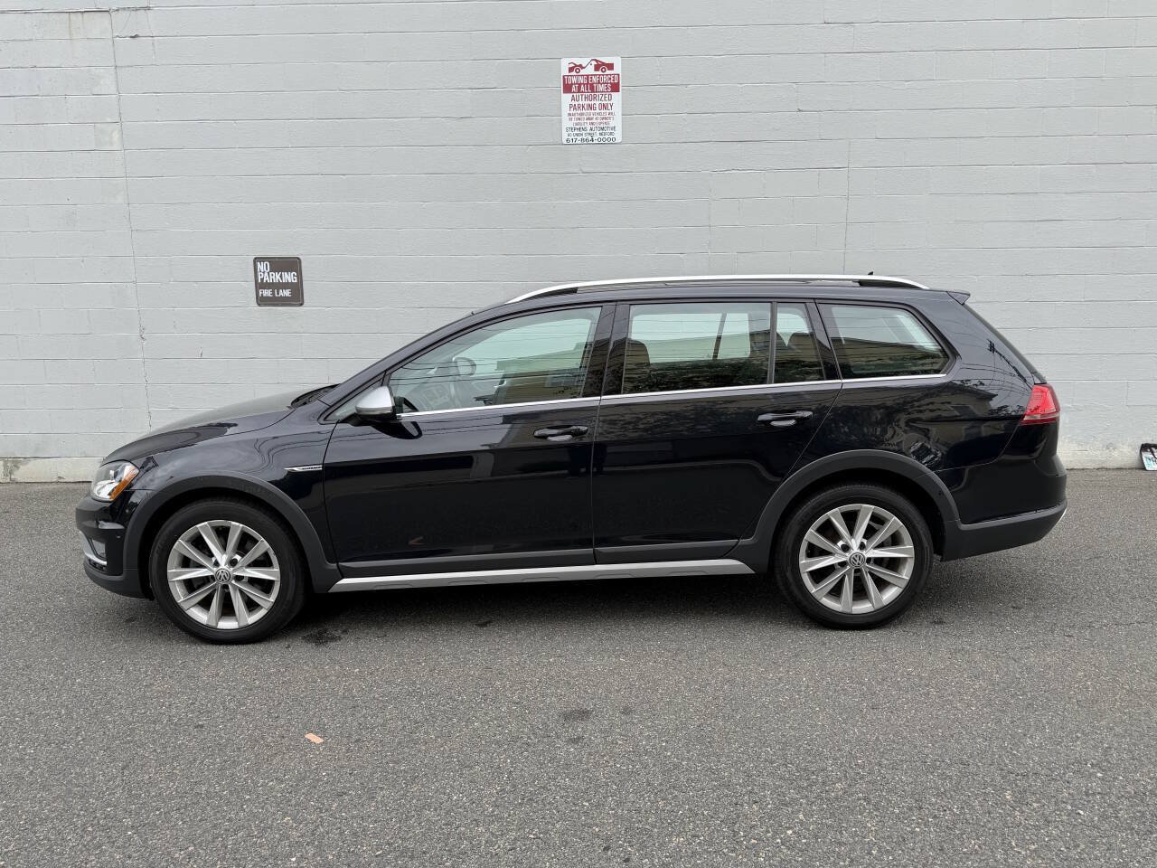 Used 2017 Volkswagen Golf Alltrack SE AWD/4WD image 4