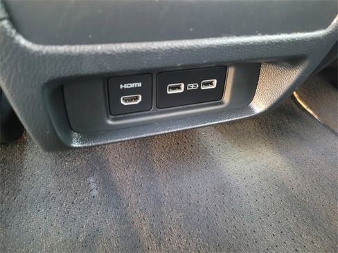 Certified 2024 Honda Odyssey Touring image 11