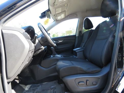 Used 2019 Nissan Rogue SV w/ Premium Package AWD/4WD image 10