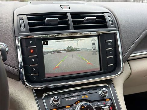 Used 2018 Lincoln Continental Select w/ Continental Climate Package image 14