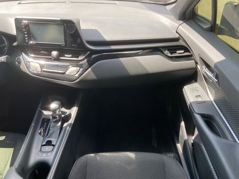 Used 2018 Toyota C-HR XLE image 24