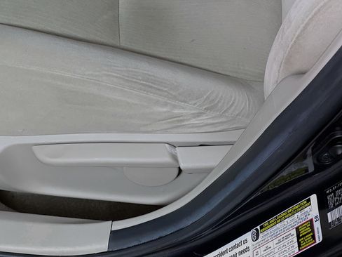 Used 2011 Toyota Corolla LE image 16