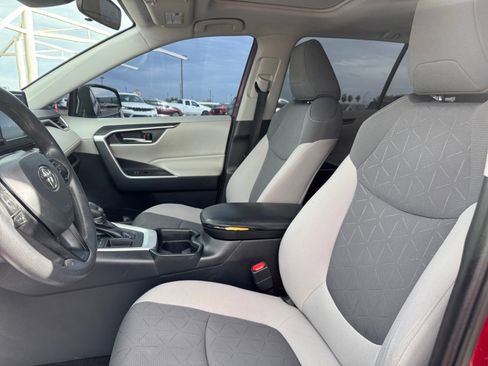Used 2019 Toyota RAV4 XLE w/ Carpet Mat Package image 12