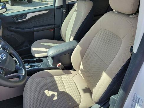 Certified 2022 Ford Escape SE w/ SE Sport Appearance Package image 17