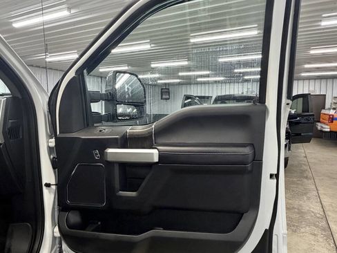 Used 2020 Ford F350 Lariat w/ Chrome Package image 41