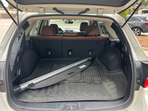 Used 2017 Subaru Outback 3.6R Touring AWD/4WD image 19