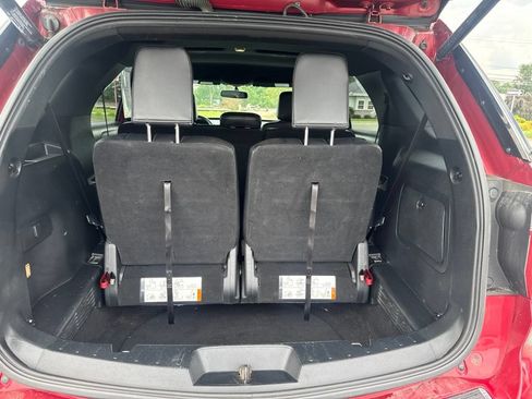 Used 2018 Ford Explorer XLT w/ Equipment Group 202A AWD/4WD image 46