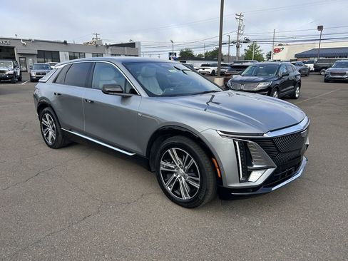 Used 2024 Cadillac Lyriq Luxury image 7