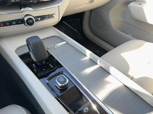 Used 2024 Volvo XC60 B5 Plus w/ Protection Package Premier image 22