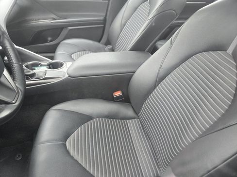Used 2022 Toyota Camry SE FWD image 18