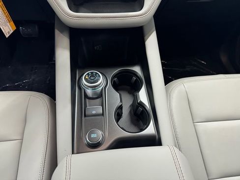 Used 2026 Ford Explorer Active w/ Active Comfort Package image 13