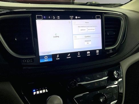 Used 2021 Chrysler Pacifica Touring image 10