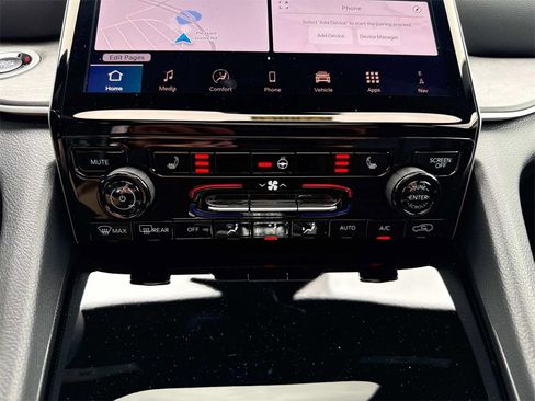 New 2025 Jeep Grand Cherokee Limited w/ Black Appearance Package image 27