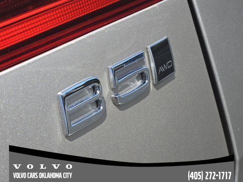 Used 2024 Volvo XC60 B5 Plus image 9