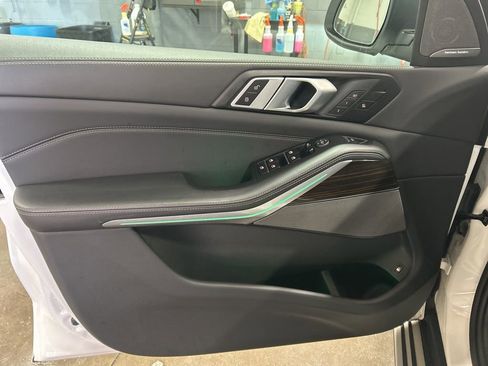 Used 2025 BMW X5 xDrive50e image 12