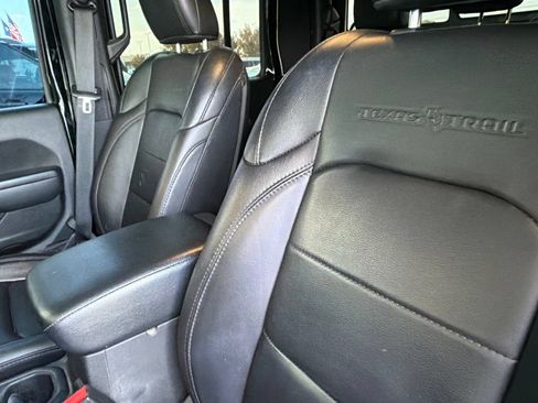 Used 2022 Jeep Gladiator Sport AWD/4WD image 11