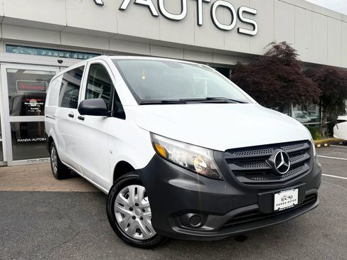 Used 2017 Mercedes-Benz Metris image 1
