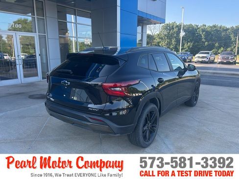 Certified 2024 Chevrolet Trax ACTIV w/ Sunroof Package FWD image 4