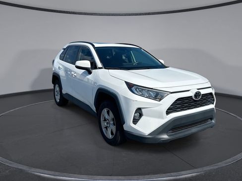 Used 2021 Toyota RAV4 XLE w/ Convenience Package FWD image 8
