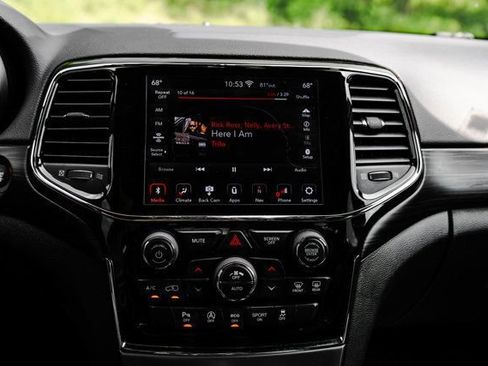 Used 2020 Jeep Grand Cherokee Altitude AWD/4WD image 28