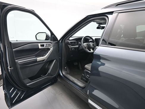 Certified 2023 Ford Explorer XLT RWD image 9