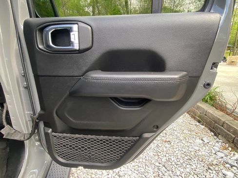 Used 2021 Jeep Wrangler Unlimited Sahara image 21