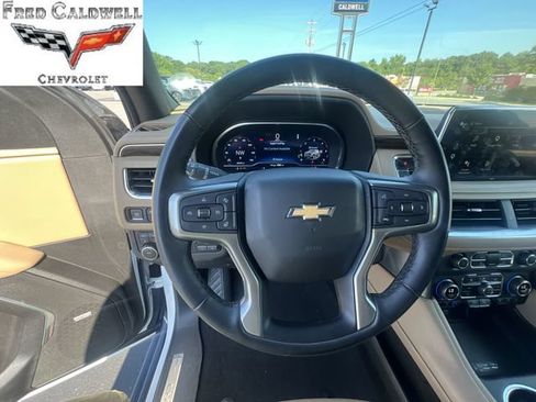 Used 2023 Chevrolet Tahoe Premier AWD/4WD image 17