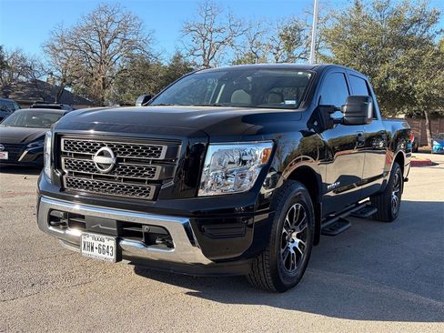 Certified 2024 Nissan Titan SV w/ SV Convenience Package image 7