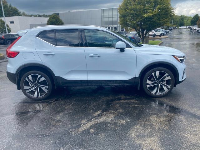 Used 2024 Volvo XC40 B5 Plus w/ Climate Package AWD/4WD image 4