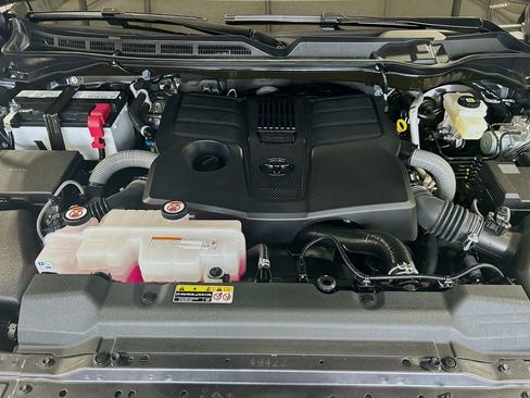 Used 2025 Toyota Tundra SR5 AWD/4WD image 26
