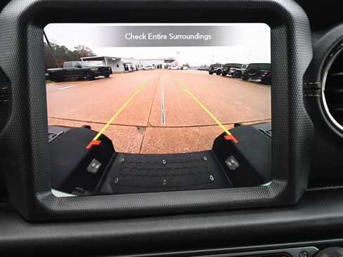 Used 2023 Jeep Gladiator Overland image 14