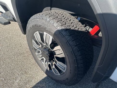 New 2025 GMC Sierra 2500 Denali w/ Denali Reserve Package image 12