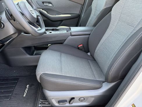 Certified 2023 Nissan Rogue SV FWD image 24