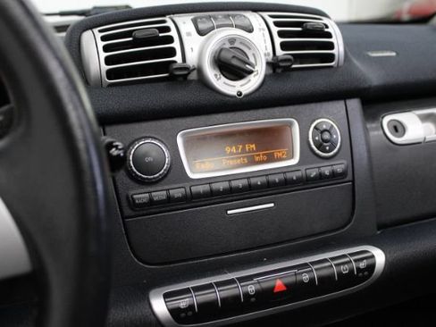 Used 2012 smart fortwo passion RWD image 15