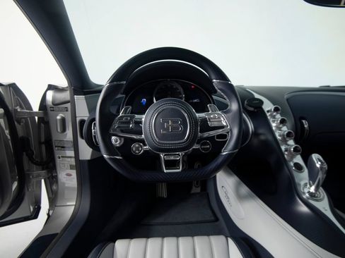Used 2020 Bugatti Chiron AWD/4WD image 10
