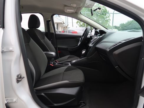 Used 2013 Ford Focus SE FWD image 25