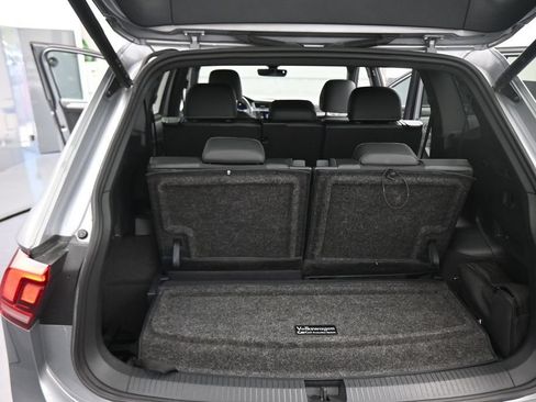 Used 2024 Volkswagen Tiguan SE R-Line FWD image 43